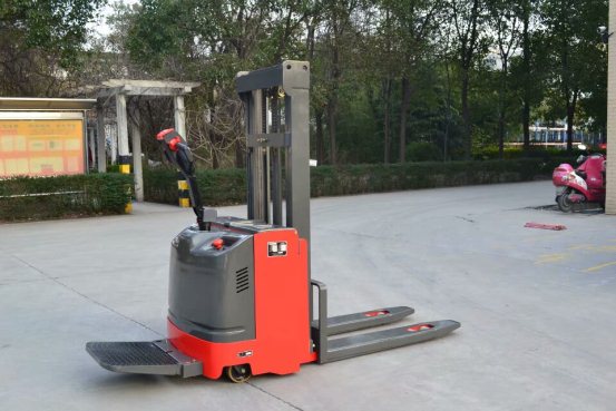 湖南榮洲機械設(shè)備有限公司,移動式升降平臺價格,湖南升降貨梯,塑料托盤批發(fā),固定式升降平臺,曲臂式升降平臺,汽車尾板,全電動叉車 湖南榮洲機械設(shè)備有限公司,移動式升降平臺價格,湖南升降貨梯,塑料托盤批發(fā),固定式升降平臺,曲臂式升降平臺,汽車尾板,全電動叉車