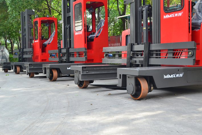 湖南榮洲機(jī)械設(shè)備有限公司,移動(dòng)式升降平臺(tái)價(jià)格,湖南升降貨梯,塑料托盤(pán)批發(fā),固定式升降平臺(tái),曲臂式升降平臺(tái),汽車(chē)尾板,全電動(dòng)叉車(chē)